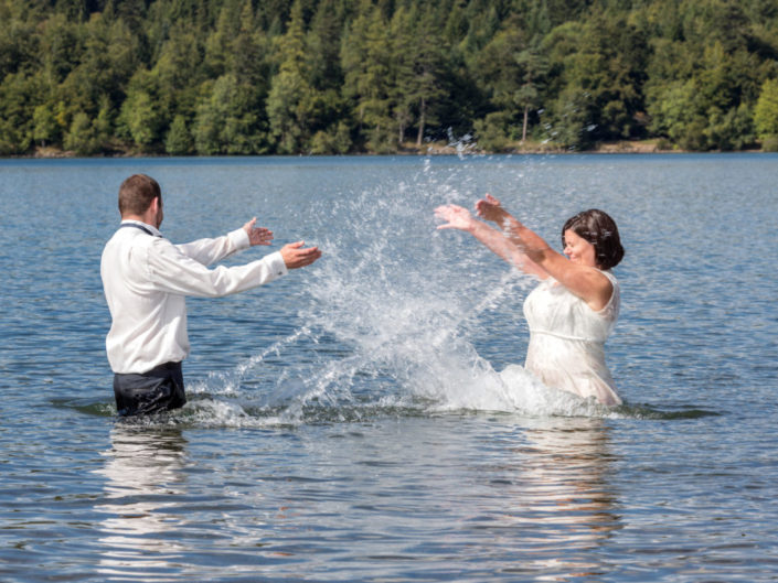 photo trash the dress séance couple mariés